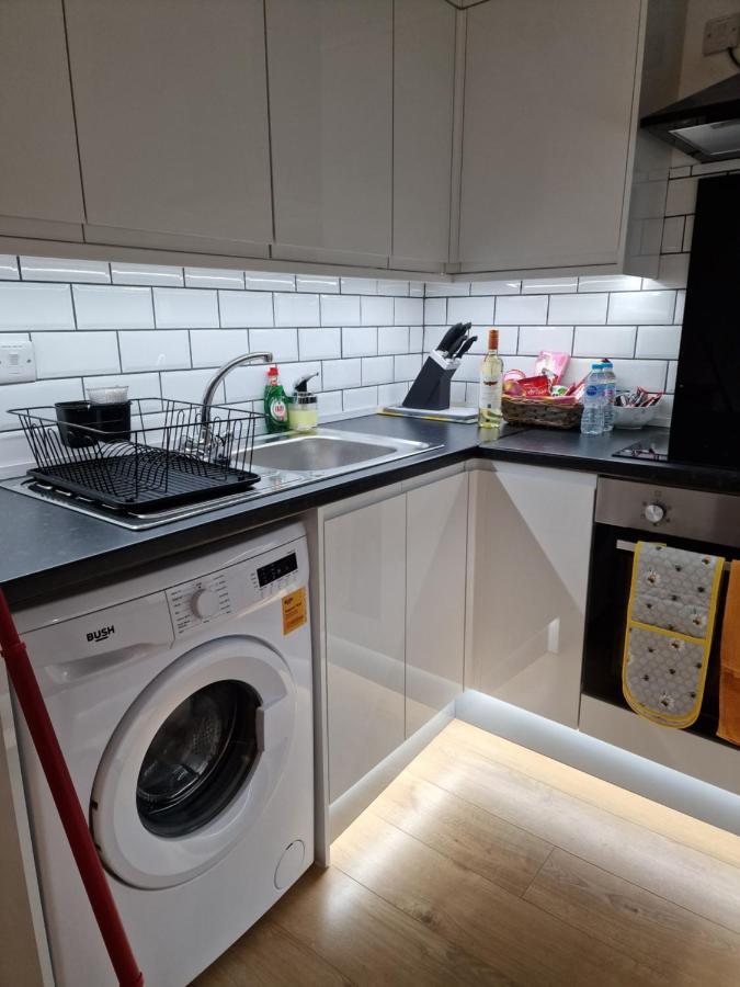 Balco Sherwood Apartment - 2 Bedrooms, 5 Beds - Sky Tv And Internet 노팅엄 외부 사진