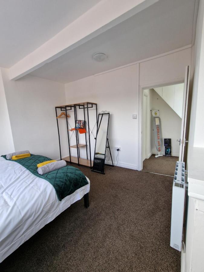 Balco Sherwood Apartment - 2 Bedrooms, 5 Beds - Sky Tv And Internet 노팅엄 외부 사진