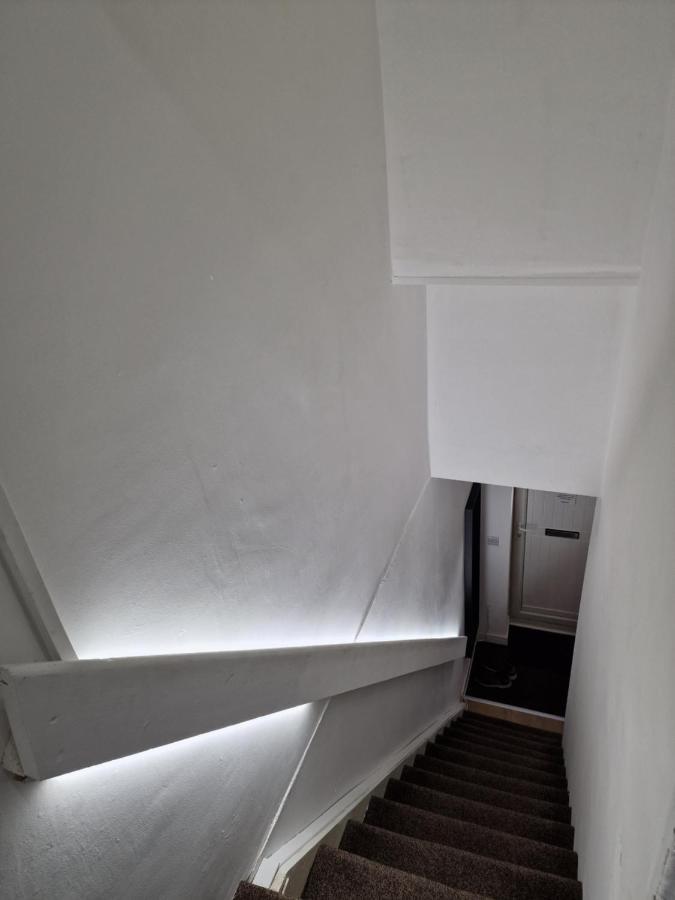Balco Sherwood Apartment - 2 Bedrooms, 5 Beds - Sky Tv And Internet 노팅엄 외부 사진